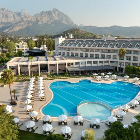 Greenwood Kemer Resort Отели рядом с достопримечательностью «Пляж Бельдиби»