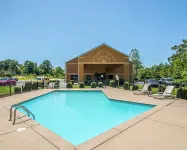 Econo Lodge Inn & Suites