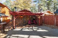 Sugar Pine - Pet friendly