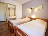 Le Real Hotels in Velleron