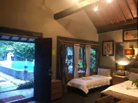 Astuti Gallery Homestay - Boutique