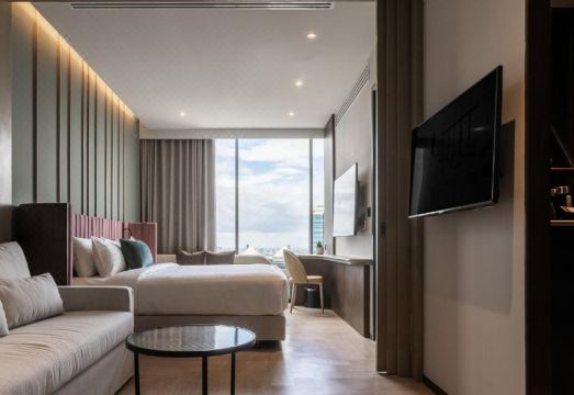 더 쿼터 라차요틴 바이 UHG