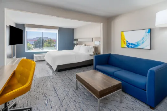 Holiday Inn Express & Suites CHEYENNE by IHG