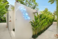Aleva Villa Seminyak by Ini VIE Hospitality Hotel dekat Timur Toko