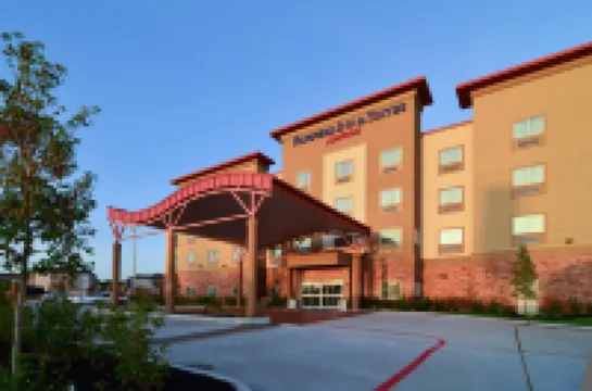 Fairfield Inn & Suites Houston North/Spring 鄰近The Woodlands Farmers Market的酒店