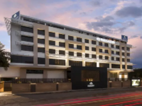 CJ Pallazzio,Salem โรงแรมในเซเลม