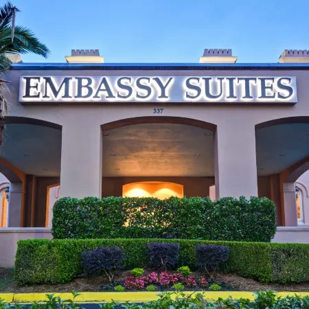 Embassy Suites by Hilton Charleston Historic District Отели рядом с достопримечательностью «Чарльстон - центр города»