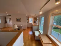 Cozy and bright shoreline studio apartment - walk to beach and row to boat Hotels in North Kingstown