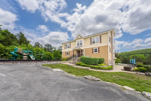 Family Style 6 Bedroom Home, 2 Pools, Luxurious Getaway!  Pristine & Relaxing!