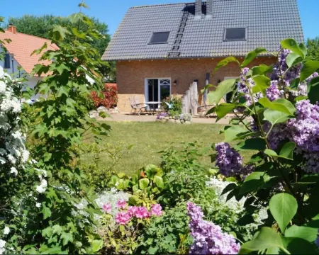 Fantastic FH, terrace, fireplace, close to the Baltic Sea, Bodden view, close to the beach Hotels in Fuhlendorf