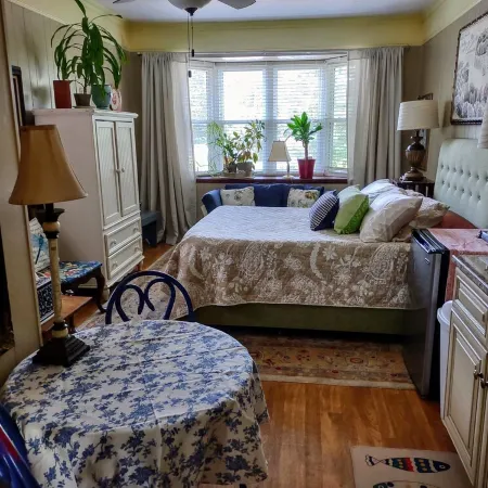 Studio ESCAPE Cozy CLOSE-IN Kitchen Pool Work-Space