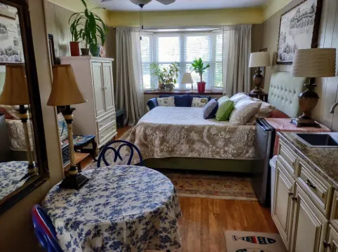 Studio ESCAPE Cozy CLOSE-IN Kitchen Pool Work-Space