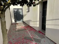 New 80 m² apartment with garden, quiet, walking distance to port, stadiums and shops