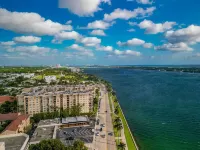 Sophisticated Waterfront Condo near all the sun & fun!