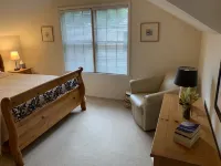 Charming and Cozy Stone Cottage Near Tulsa Expo Square and Downtown