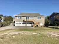 3 bedroom in Nags Head. Great views. Boat ramp & dock. Hot Tub!