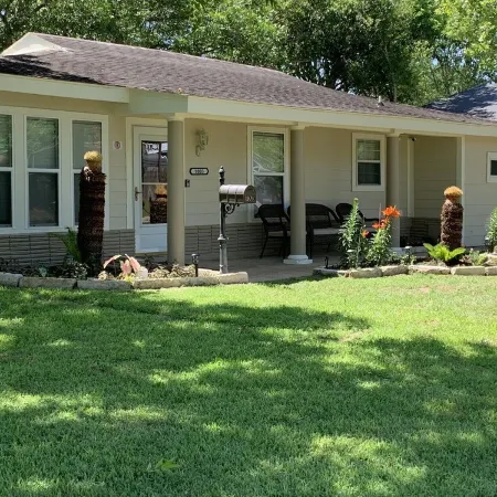 Cozy home with great landscaping and cute decor!
