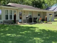 Cozy home with great landscaping and cute decor! - Hot Tub