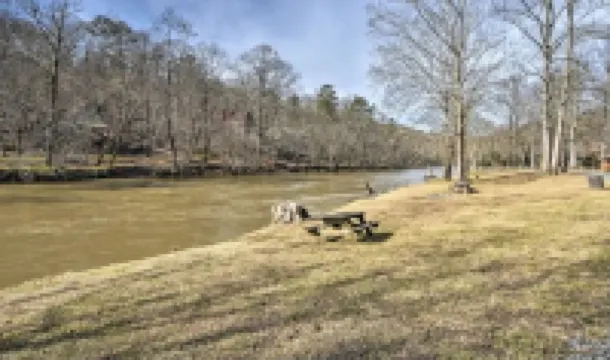 Cozy Cabin at a Mountain Resort 4 Mi to Downtown!
