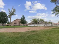 Updated condo with pools near golf courses