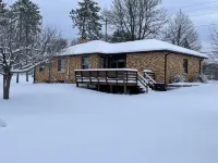 Tomahawk Getaway in the Beautiful North Woods- No Cleaning Fees
