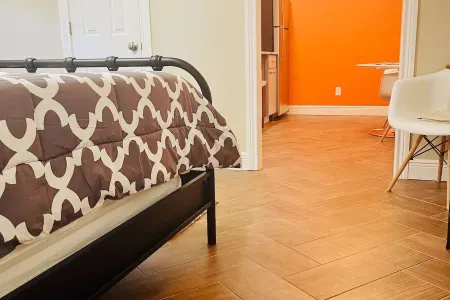 Bell Haus-Private Hot Tub, 1/1, 100 yds to Main St