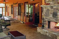 Luxury Creekside Lodge with Hot Tub & Game Room, Great for Large Groups!