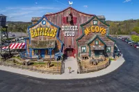 Gorgeous 3Bd/Ba with Firepit & Views!  Minutes to Pigeon Forge & Gatlinburg! Hotels near Lily's