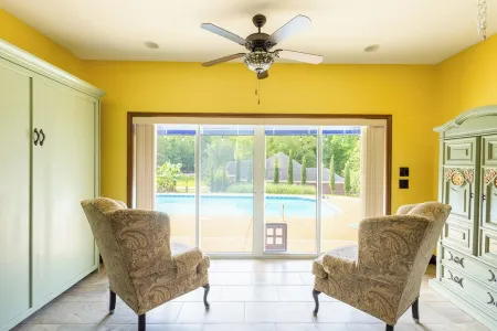 Luxury Serene Getaway w/Sparkling Pool near Ft. Moore & Callaway Gardens