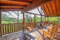 Cozy Smoky Mountain Cabin • Hot Tub, Firepit • 5 Mins to Parkway - Romanttinen