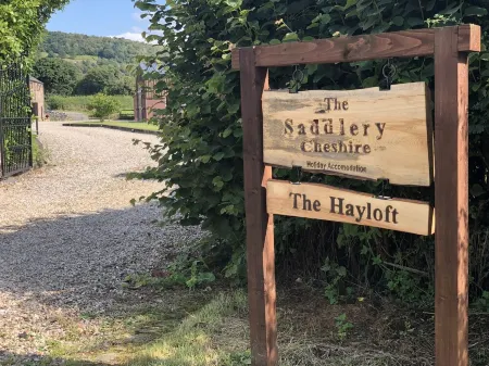 THE HAYLOFT CHESHIRE- A Brand new stunning barn conversion. Отели в г. Конгльтон