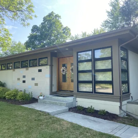 Treetop Retreat With Seasonal Views of the Kalamazoo River