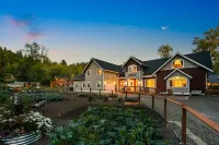 The Grayson B&B Experience the Garden-to-Table Meals Hotels near Seattle Premium Outlets