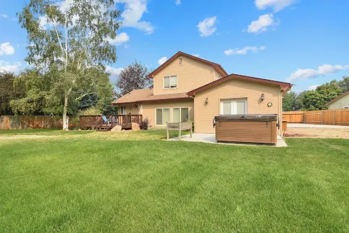 Spacious 5-Bedroom House in Boise Sleeps 12, Treadmill, Fantastic Location.