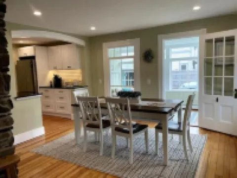 Charming Cottage in Jamestown