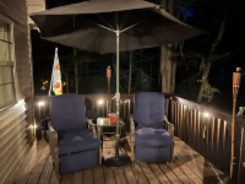 Spacious and cozy pet friendly chalet w/ hot tub & garden sauna