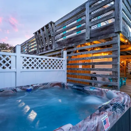 New Remodel! Walk to Beach. Private Heated Pool & Hot Tub. Fenced Yard. Dogs ok.