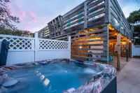 New Remodel! Walk to Beach. Private Heated Pool & Hot Tub. Fenced Yard. Dogs ok. - 3-Star