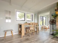 Cozy contemporary Lakefront Cottage Hotels in Branch County