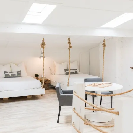 Experience this amazing Mt Adams home where celebrities stay