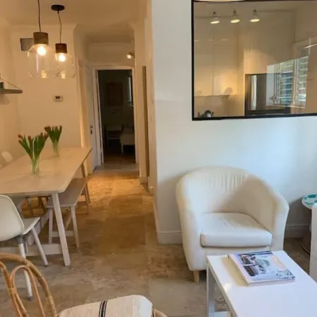 Key Biscayne 1 bedroom walk to Beach & town