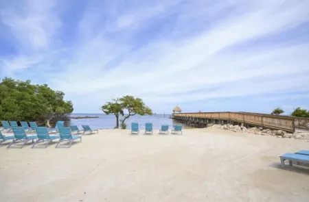 Chic Coastal Retreat with Pool, Marina, Beach Access & Resort-Style Amenities Отели в г. Тавернье