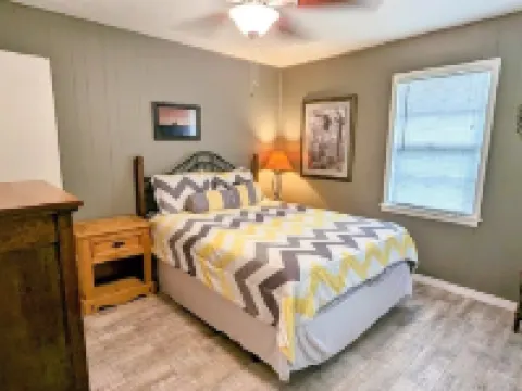 Cricket Hollow with Dock and private Lake Access Sleeps 6 Hotels in Murray County
