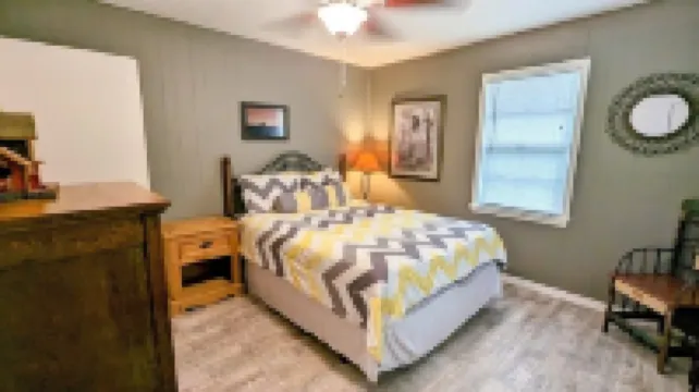 Cricket Hollow with Dock and private Lake Access Sleeps 6