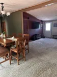 Quiet Getaway 5 minutes from Galesburg with pool and hot tub