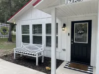 Adorable Cottage Next To Rainbow River & Blue Run!