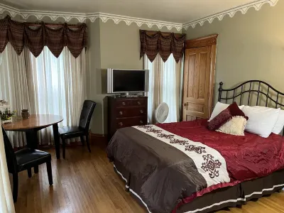 1895 Grand Victorian Lady 4 Bedrooms 3 Baths Lush Gardens Pet Friendly Gorgeous!