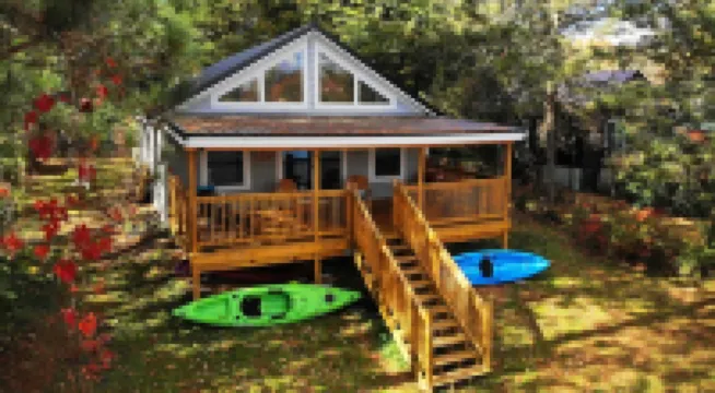 All Decked Out-NEW Lakefront!-Sleeps 6-Close to Colgate!