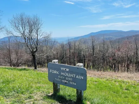 5 minutes to Blue Ridge Parkway, Crabtree Falls,  hiking, wineries, breweries