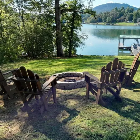 LAKEFRONT 4/3.5, Private Dock, Pool Table, Lakeside Firepit, Kayaks, Paddleboat